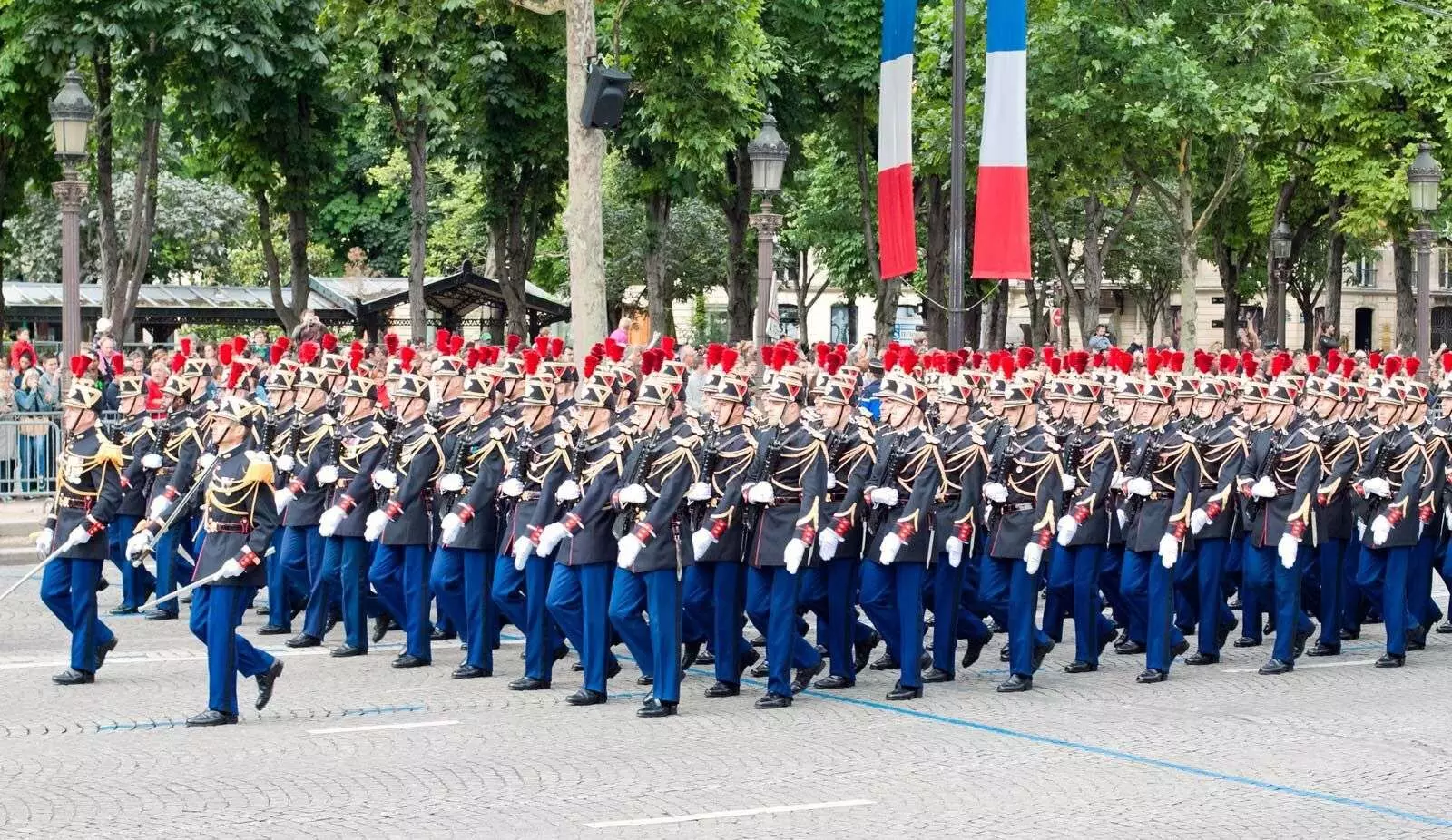 Bastille Day' : फ्रांसीसी सैन्य परेड में शामिल हुई भारतीय सेनाओं की 269 सदस्यीय टुकड़ी-Bastille Day': 269-member contingent of Indian forces participated in the French military parade