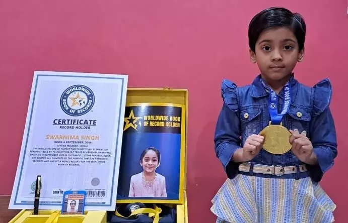 गूगल गर्ल के नाम से मशहूर 5 वर्षीय स्वर्णिमा को वर्ल्ड वाइड बुक ऑफ रिकॉर्ड्स ने प्रमाण पत्र और मेडल देकर किया सम्मानित
