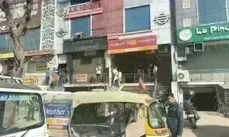 जयपुर की PNB में डकैती की कोशिश, बदमाशों ने कैशियर को गोली मारी