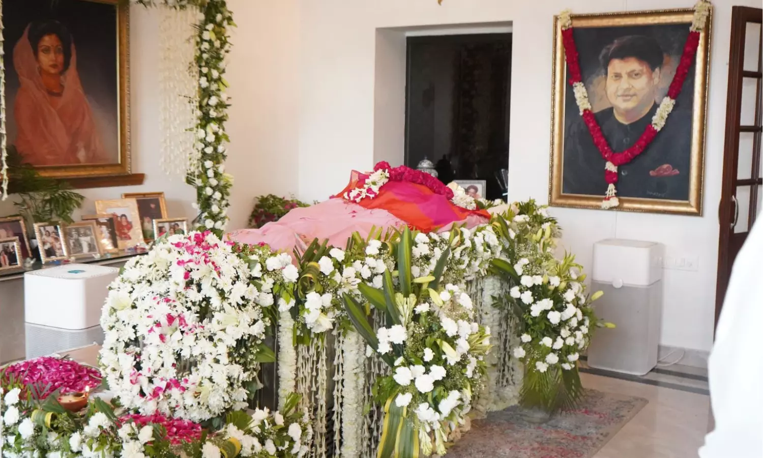 Madhvi Raje Scindia: सिंधिया के दिल्ली आवास पर रखा गया मां माधवी राजे का पार्थिव शरीर,अंतिम दर्शन के पहुंचे पूर्व सीएम शिवराज