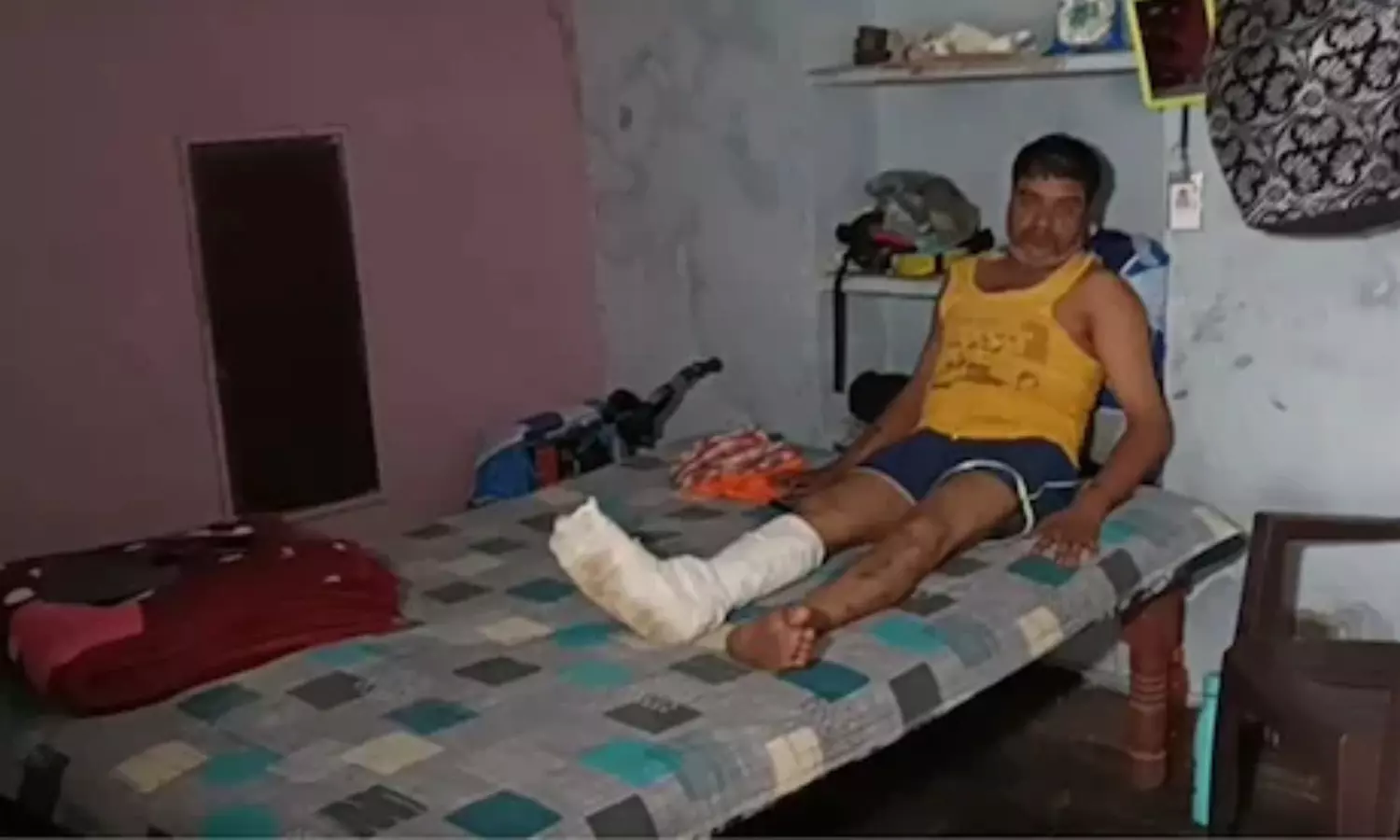 Gwalior News: ऑटो ड्राइवर बोला मैंने नहीं की चोरी; नहीं माना टीआई, थाने में पिलाई पेशाब, हाथ-पैर बांध उल्टा लटकाकर तोड़ दिया पैर