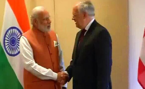 प्रधानमंत्री नरेंद्र मोदी ने की स्विस राष्ट्रपति अम्मान से मुलाकात