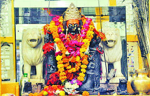 143 वर्ष पुराना है मांढरे की माता का मंदिर